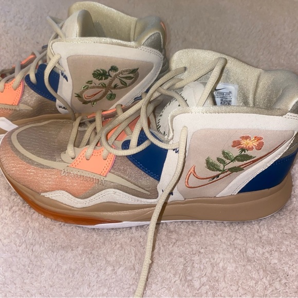 2022 Kyrie Infinity Basketball Sneakers - Picture 4 of 7